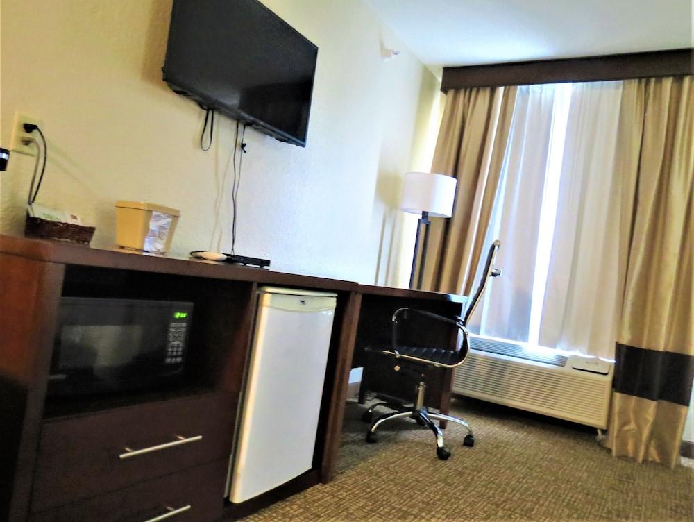 Comfort Inn & Suites Fairborn Near Wright Patterson Afb Εξωτερικό φωτογραφία