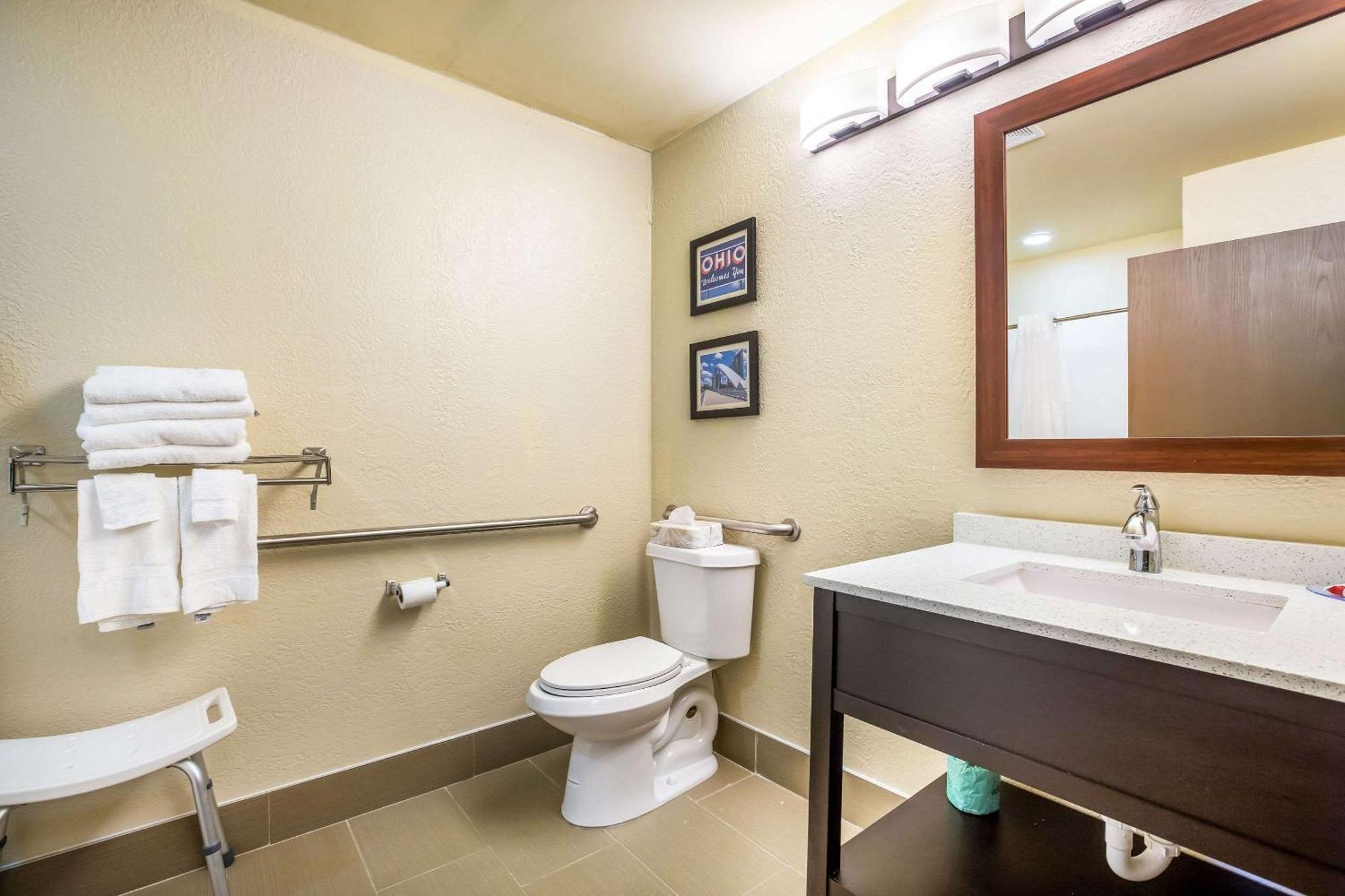 Comfort Inn & Suites Fairborn Near Wright Patterson Afb Εξωτερικό φωτογραφία