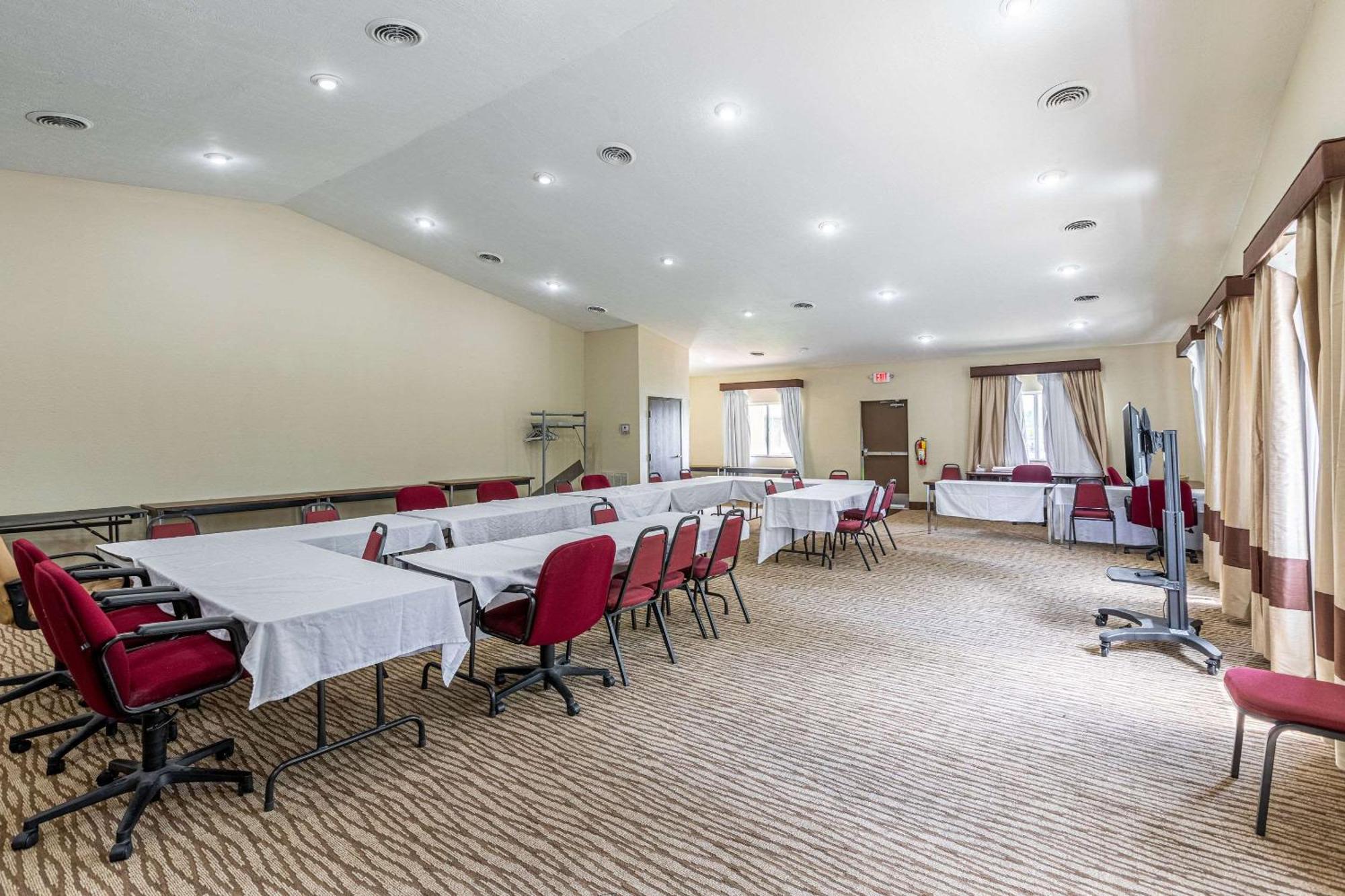 Comfort Inn & Suites Fairborn Near Wright Patterson Afb Εξωτερικό φωτογραφία