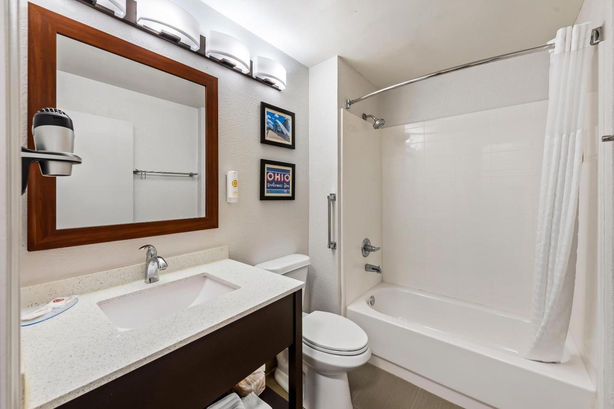 Comfort Inn & Suites Fairborn Near Wright Patterson Afb Εξωτερικό φωτογραφία