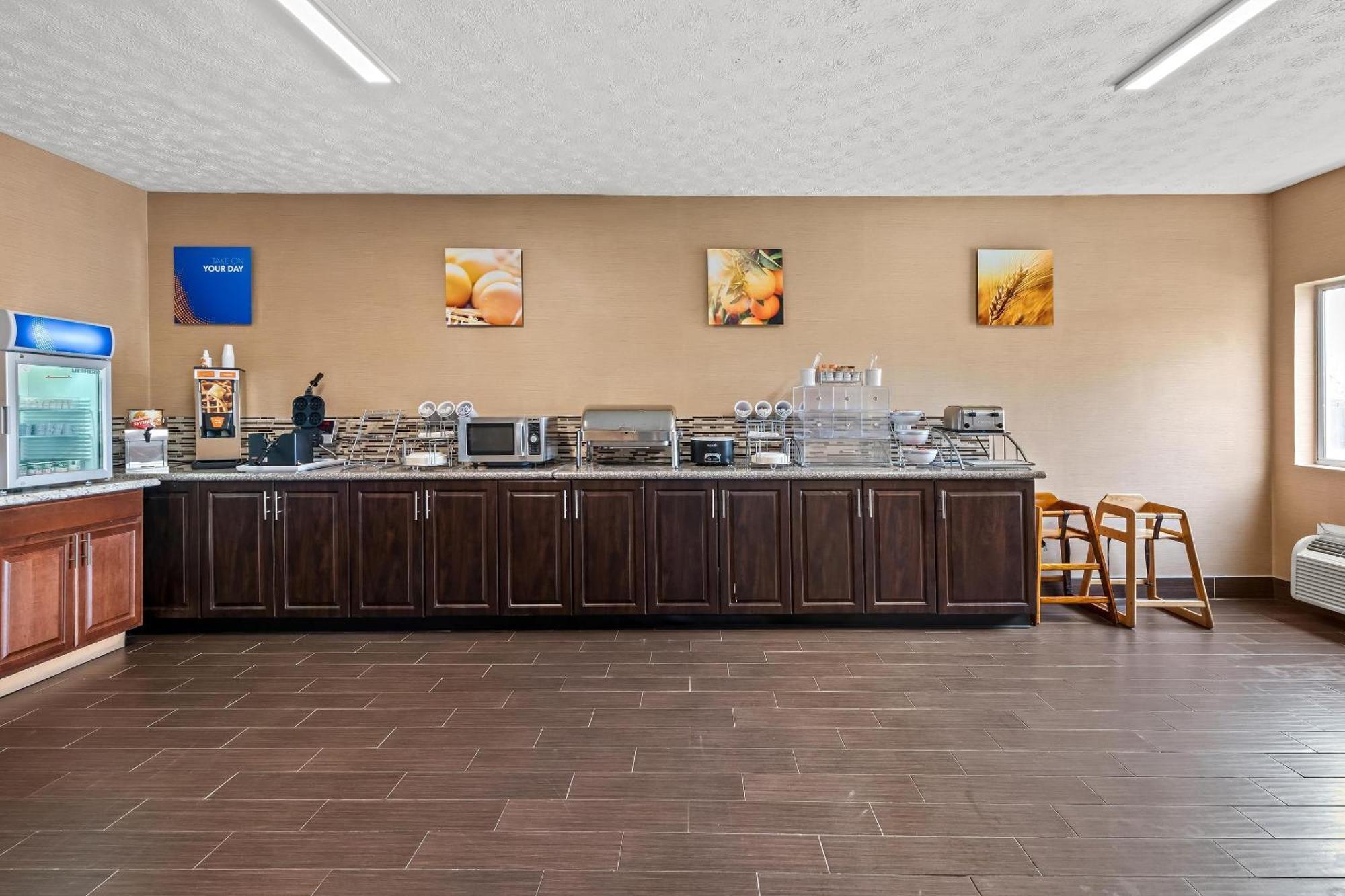 Comfort Inn & Suites Fairborn Near Wright Patterson Afb Εξωτερικό φωτογραφία